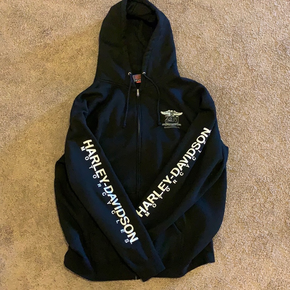 Harley Davidson men’s zip up hoodie.